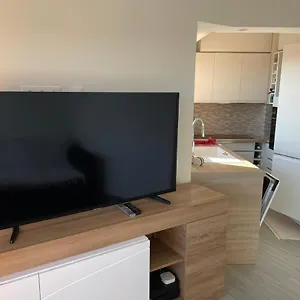 Appt T2 Refait A Neuf - Vue Dans Avec Piscine , Mandelieu Frankrijk