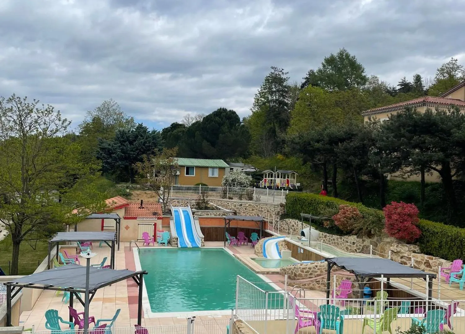 Camping Les Roches Villa Crestet