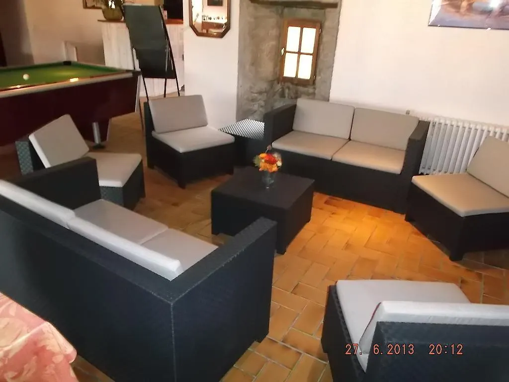 Camping Les Roches Villa Crestet Campsite